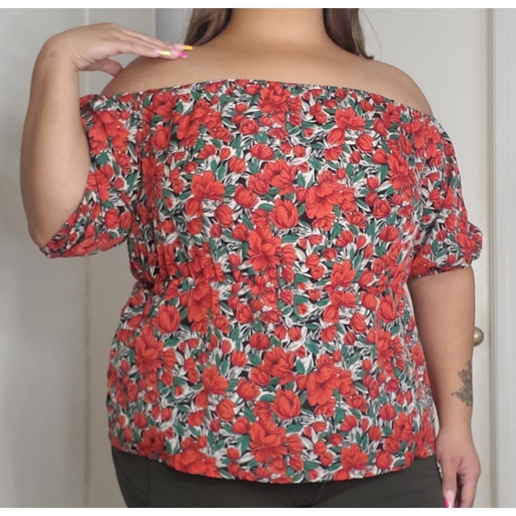 Red roses/floral off the shoulder top - Picture 2 of 3